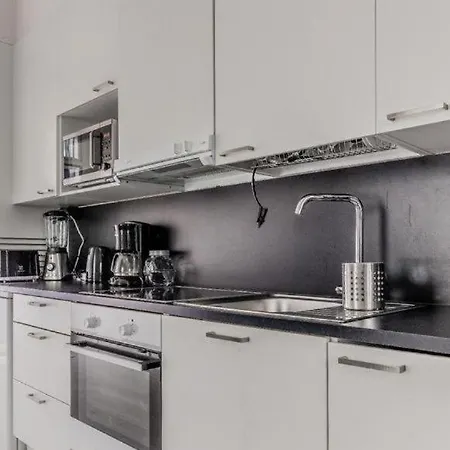 Cozy And Modern & Private Parking Διαμέρισμα *